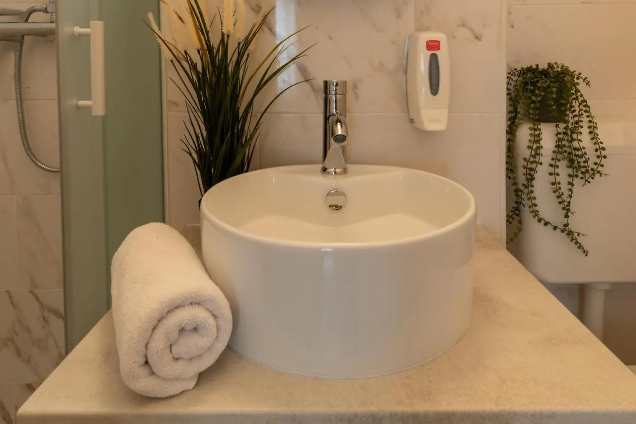 Urban Haven: 2Br Apartment In Bucharest Center 0*,